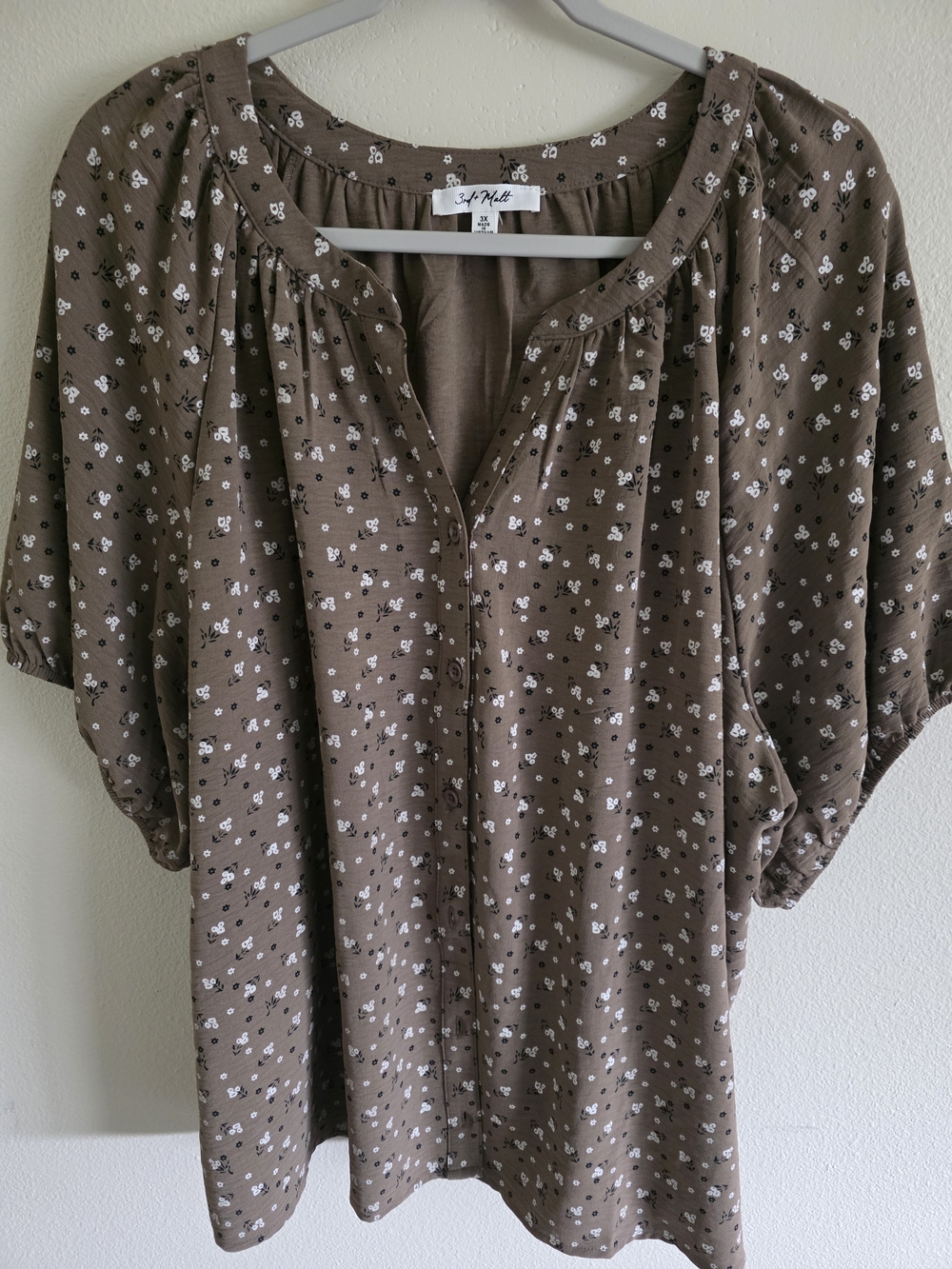 3rd & Malt ditsy floral print button-front blouse